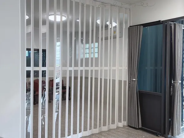 ผลงานการติดตั้งผ้าม่าน ฉากกั้นแอร์ ร้านผ้าม่านสุมาลีดีไซน์ - 5