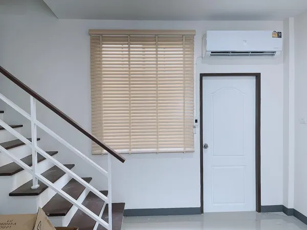 ผลงานการติดตั้งผ้าม่าน ฉากกั้นแอร์ ร้านผ้าม่านสุมาลีดีไซน์ - 10